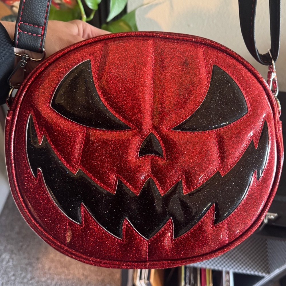 Love, Pain & Stitches bag